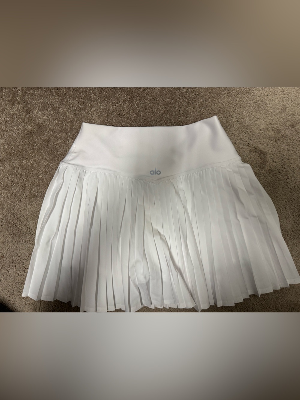 ALO Yoga White Pleated Women’s Skirt - Picture 2 of 4